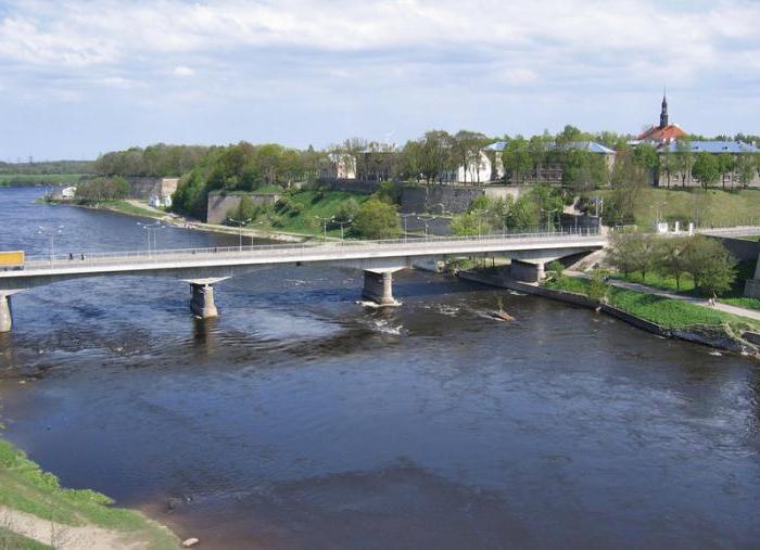 prados de los ríos de la región de Leningrado