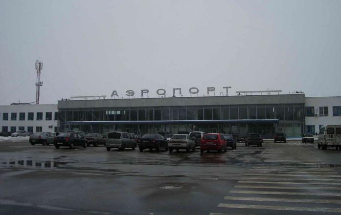 Aeropuerto Strigino